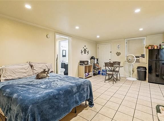 5th image of 300 Pasadena Ave #B
