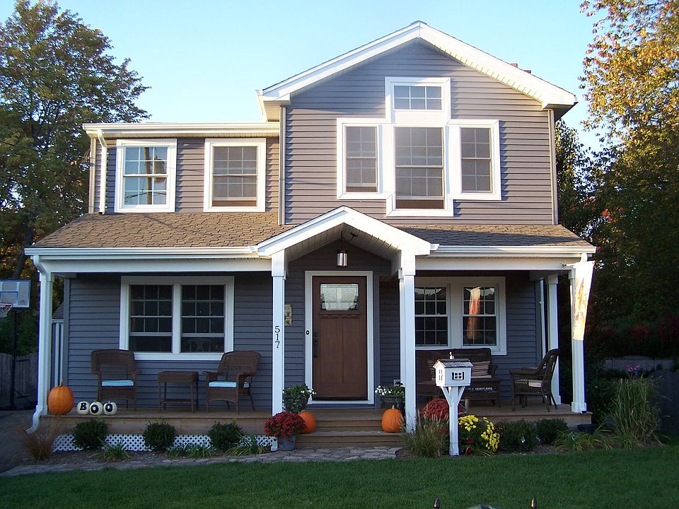 Front with view of lake