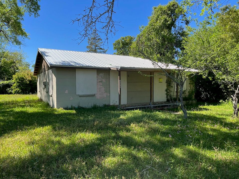 1st image of 2218 Saxon St #0