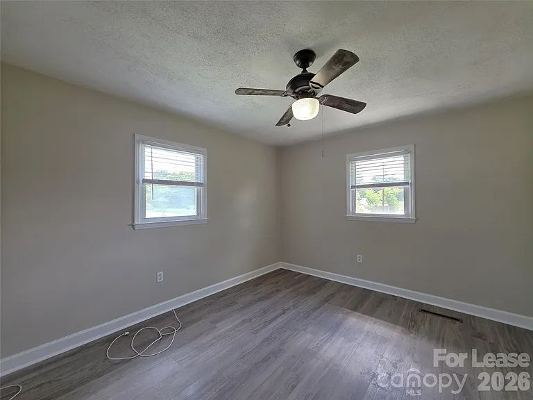1052 Rembrandt Dr SW — Photo 11