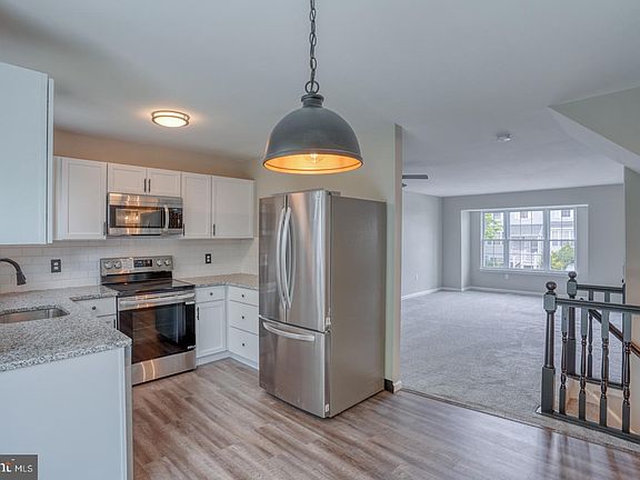 2nd image of 186 Amberfield Ln