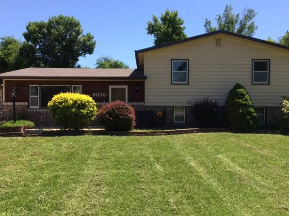 8856 Wheatland Cir, Manhattan, KS 66502