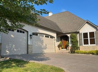 185 Stonebridge Rd, Mendota Heights, MN 55118