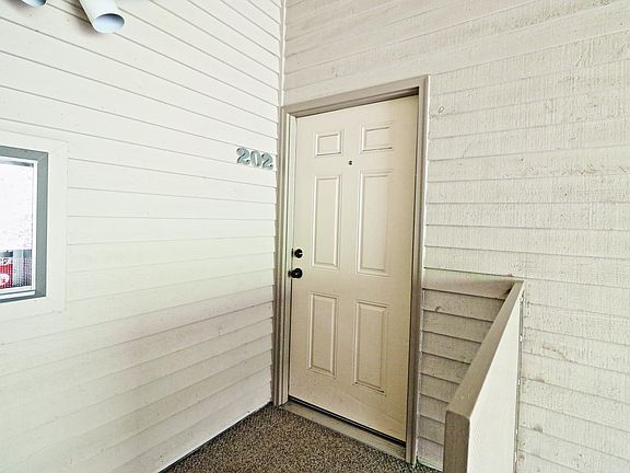 3rd image of 3520 Lake Washington Blvd SE APT 202