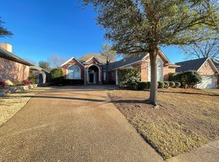 2532 Oak Brook Dr, Bedford, TX 76021