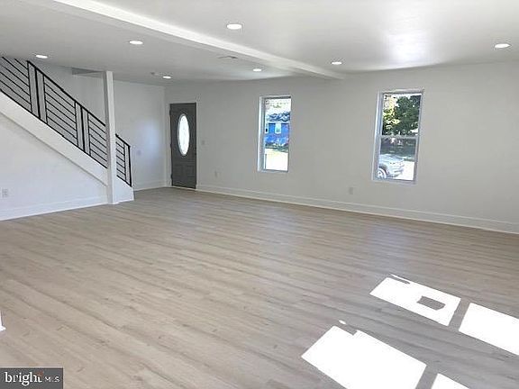 4th image of 213 S Academy 15 St