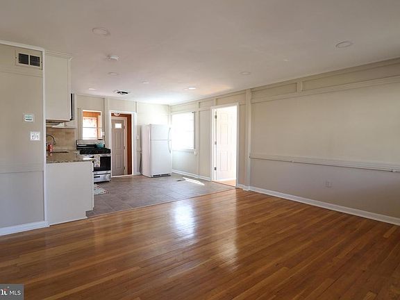 3rd image of 328 Beall Ave