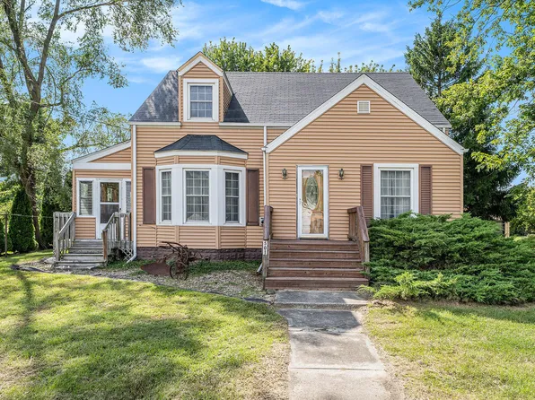 501 N Main St, Kouts, IN 46347