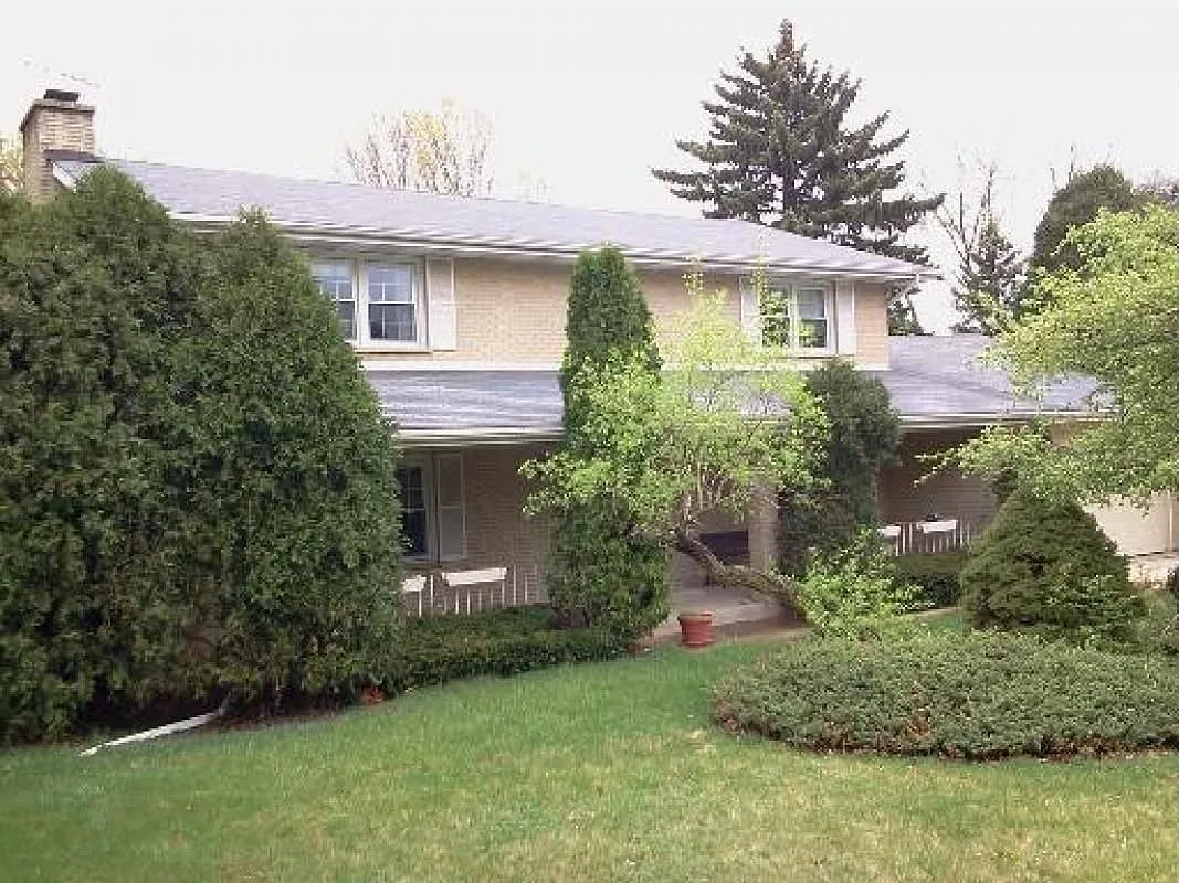 23W002 Hackberry Dr photo 1