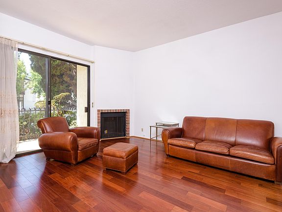 Living room with view to the street