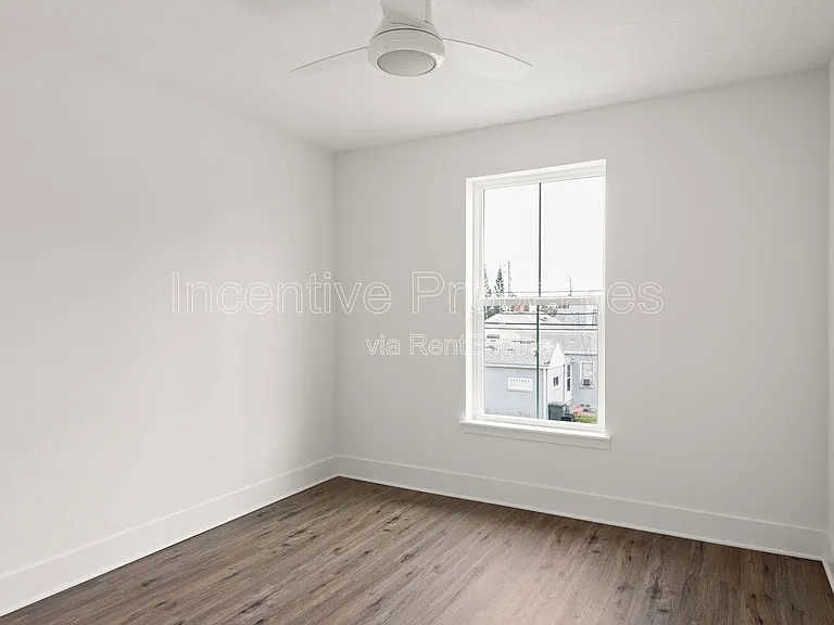 526 S Grandview Ave — Photo 32
