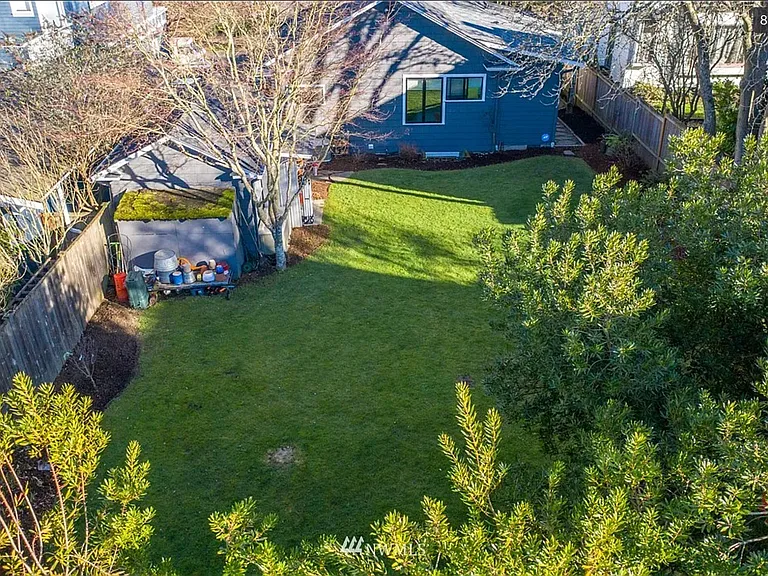 1609 Warren Ave N — Photo 35
