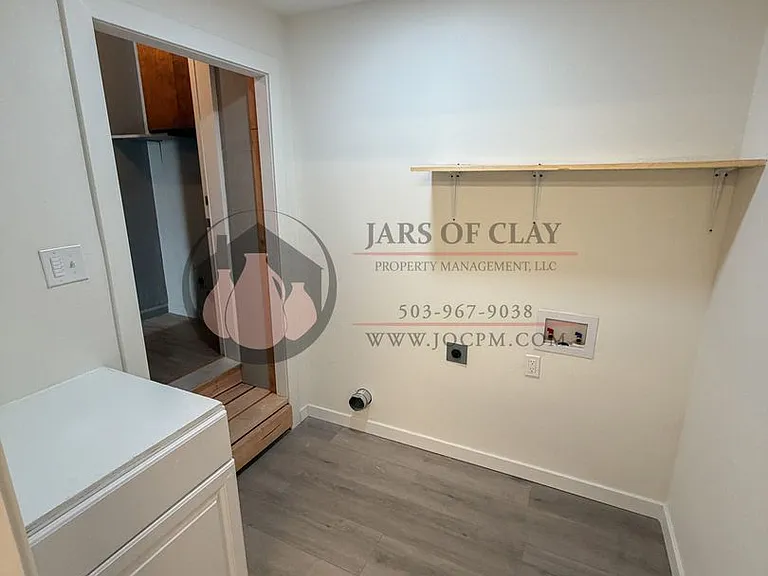 4393 Dover Ave NE — Photo 6