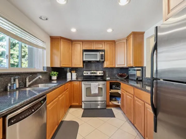 10 E Court Ln, Foster City, CA 94404