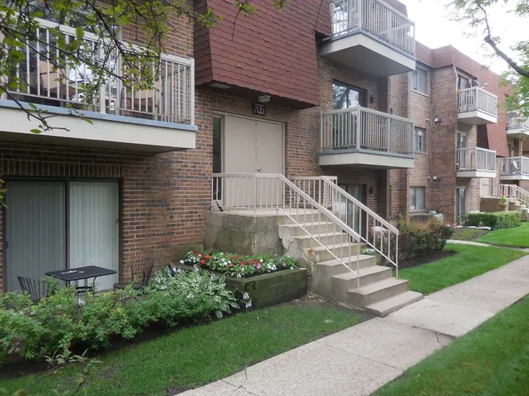 708 W Central Rd #2B8, Mount Prospect, IL 60056