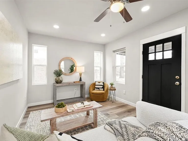1149 S University Blvd — Photo 2