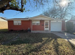 628 SW 14th St, Moore, OK 73160