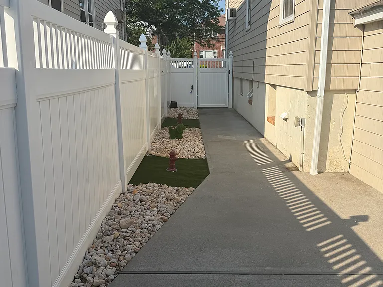 364 New York Ave #BASEMENT — Photo 2