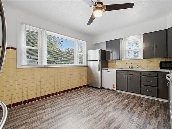 5th image of 1112 West Ave