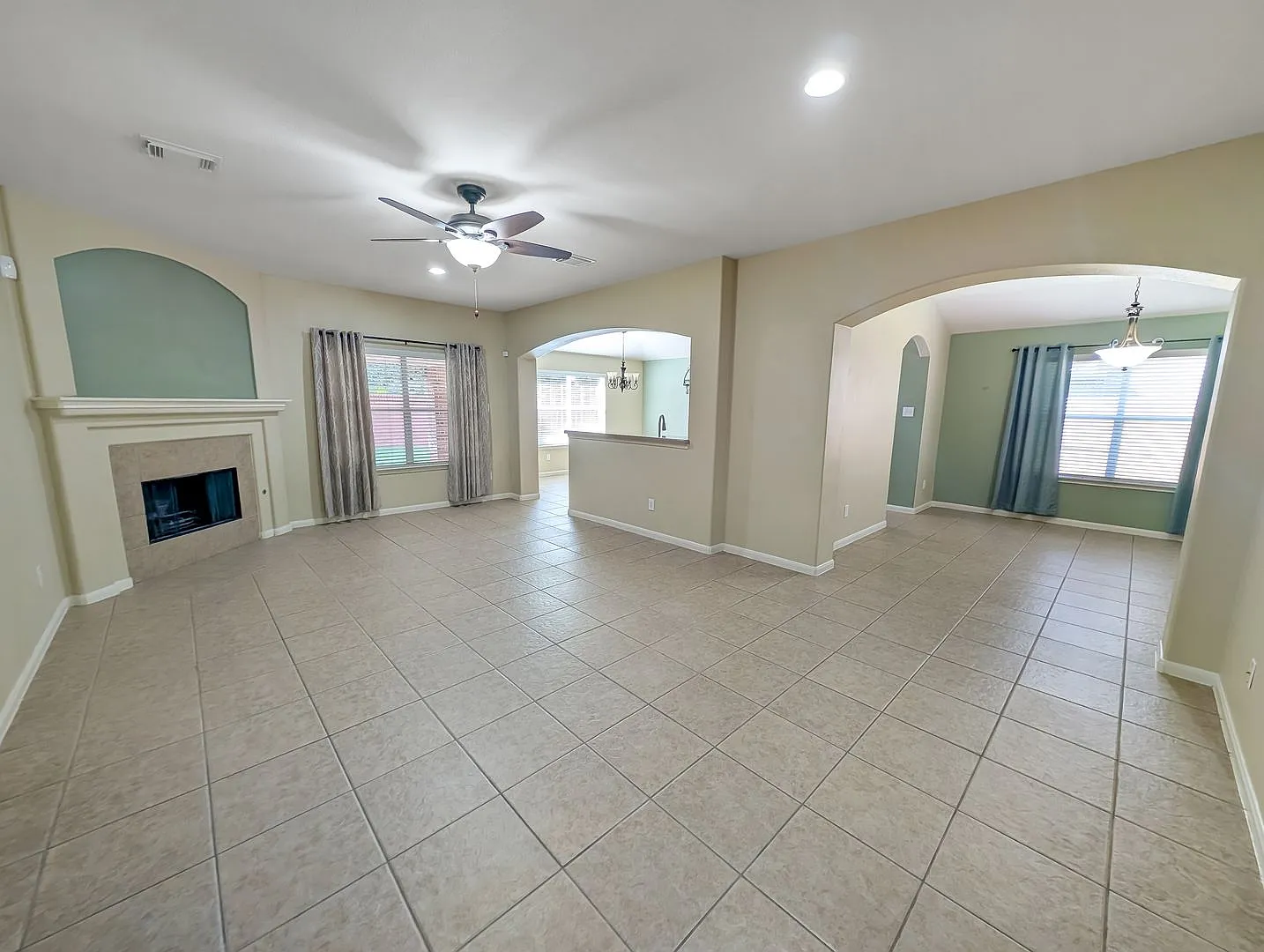 Beautiful 4 Bed / 2 Bath Home in Cinco Ranch with No Backyard Neighbor — Photo 3