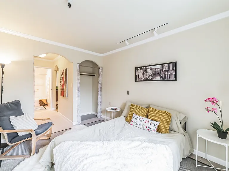 Park Glenview Apartments- Boutique Senior Living — Photo 40