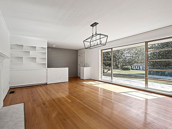 5th image of 301 Grace Ave