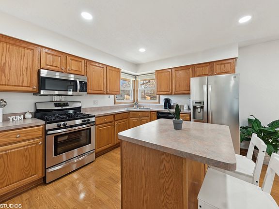 4th image of 10158 W Chaney Ave