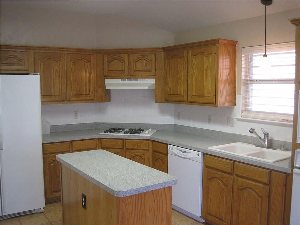 1st image of 1529 Tanglewood Dr
