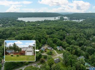 4 Delmont Rd, Hewitt, NJ 07421