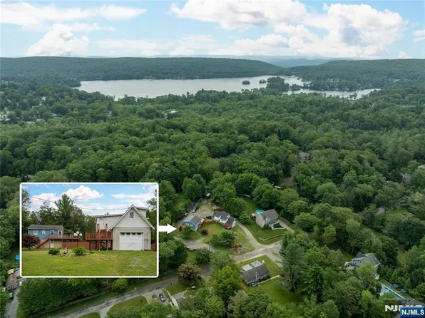 4 Delmont Rd, Hewitt, NJ 07421