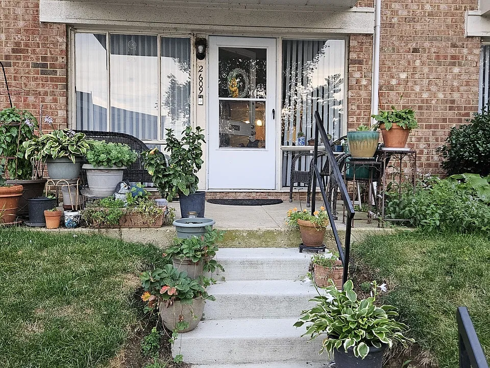 2609 Huntington Ave #58