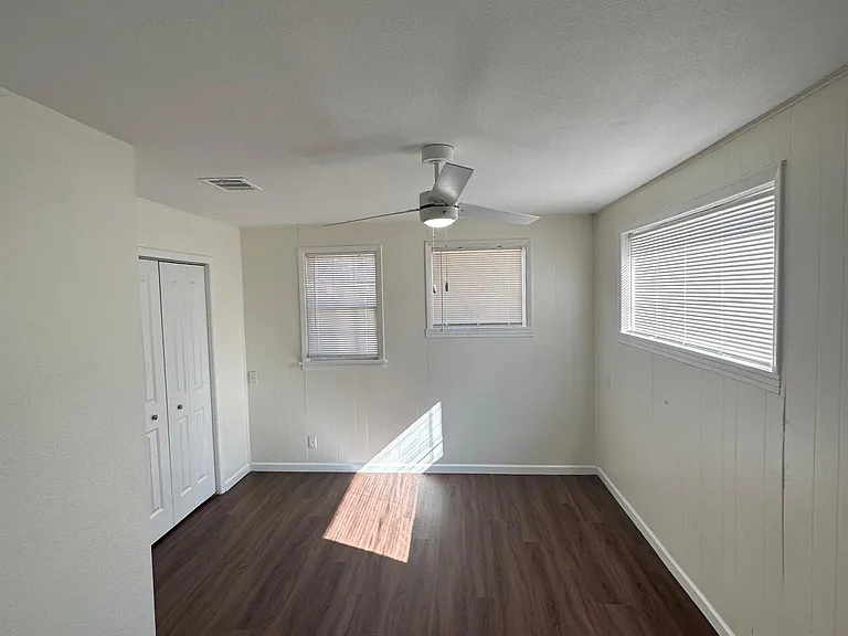 4213 SW 9th Ave — Photo 25