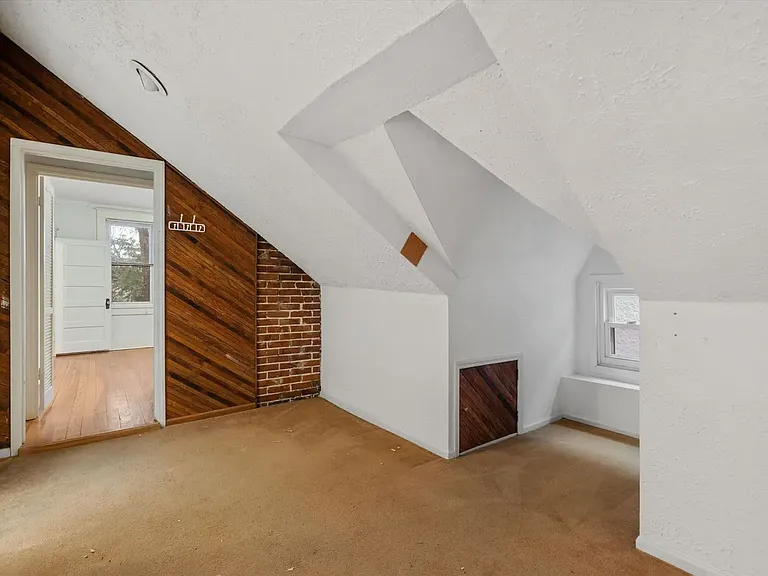 2097 Linden Ave — Photo 17
