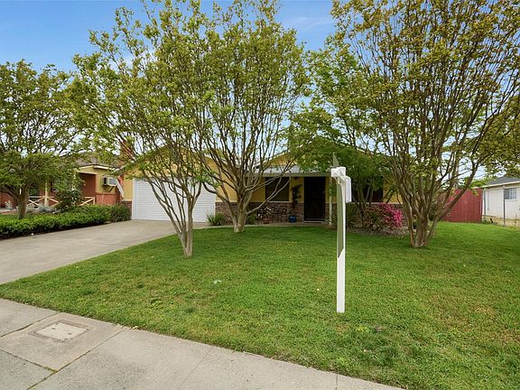 3rd image of 1825 Wakefield Way