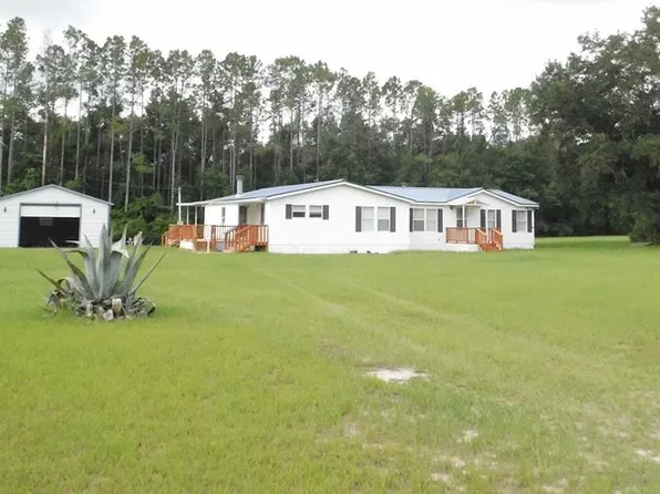 5571 39th St, Trenton, FL 32693