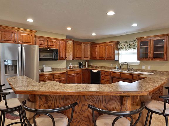 4th image of 3741 N Oak Point Avenue