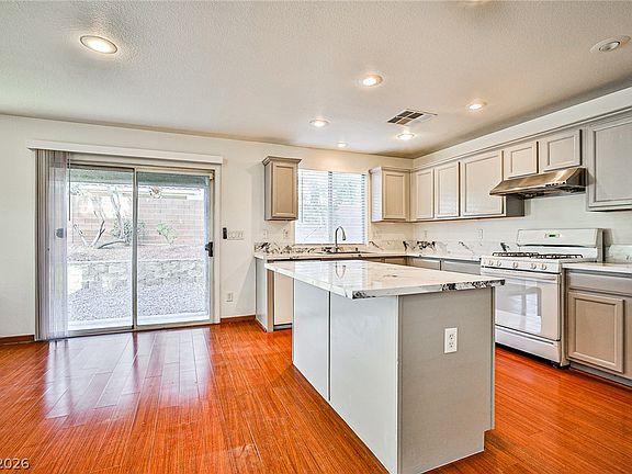 3rd image of 5989 Poplar Tree St