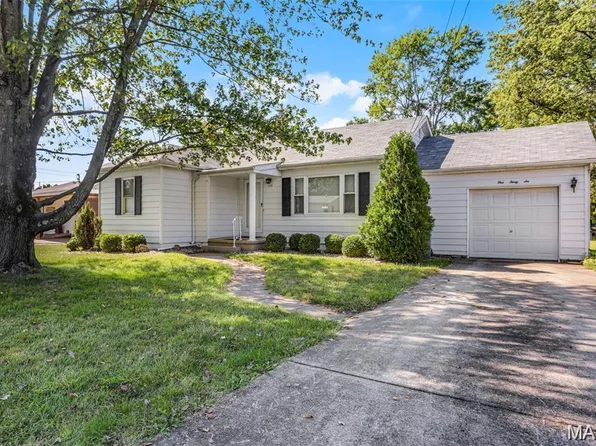 136 Kingsbury Ct, Collinsville, IL 62234