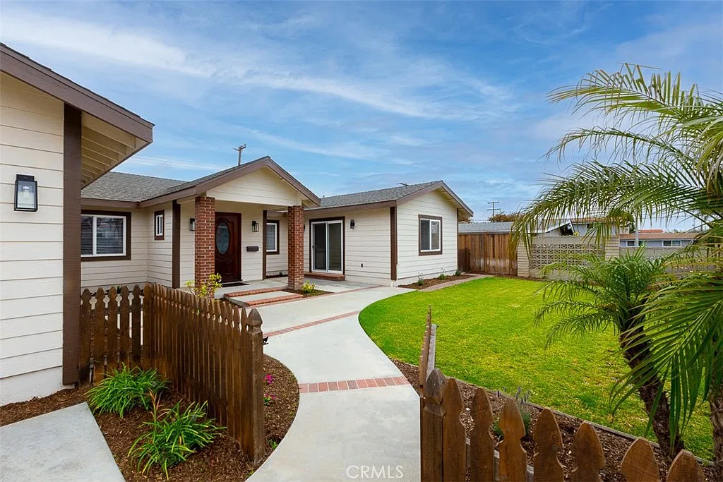 4 bed, 4.5 bath, 2600 sqft, $7,200 — Photo 3