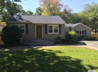104 Sycamore St, Brentwood, NY 11717