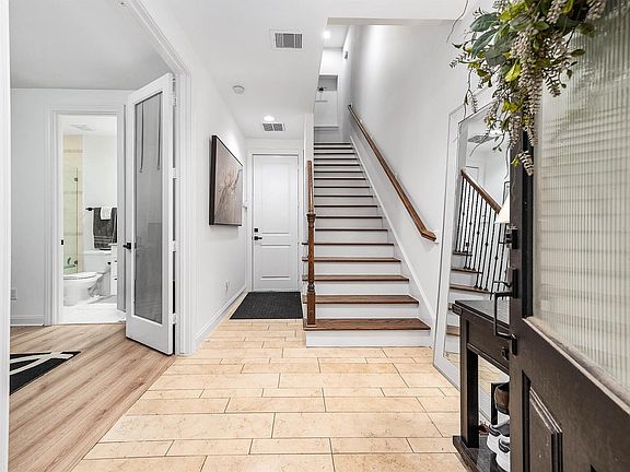 5th image of 3205 Maxroy St