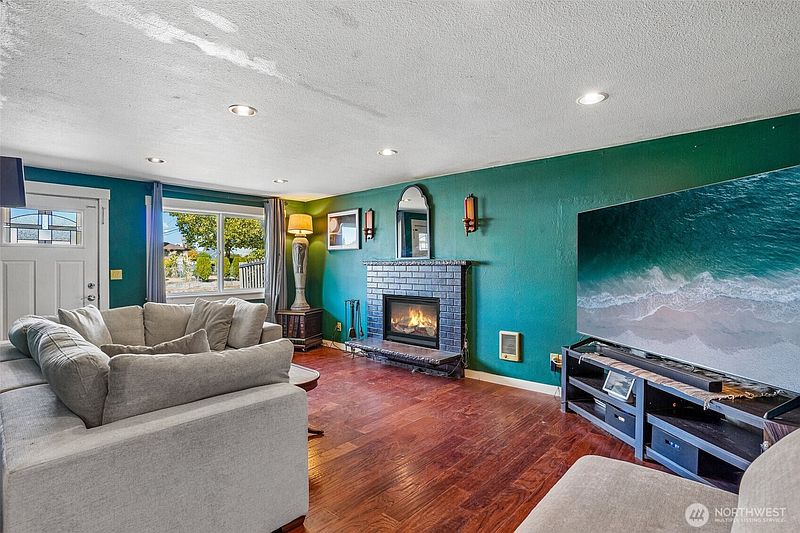 2nd image of 1006 S 72nd Street