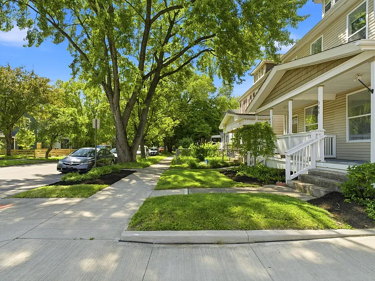 396 E Mithoff St — Photo 3