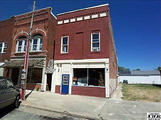2nd image of 111 E Walnut St