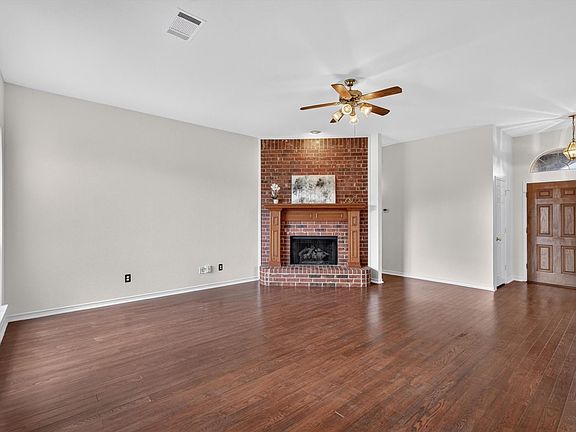 5th image of 1429 Macrae Ct