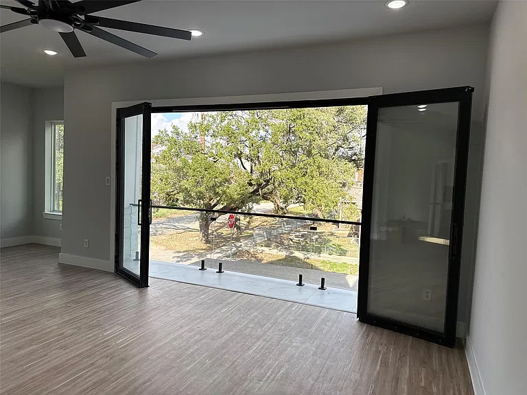 3101 Live Oak St — Photo 6