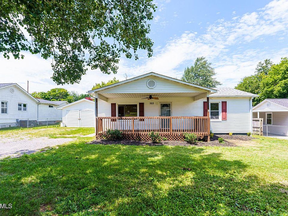 1st image of 703 Centeroak Dr