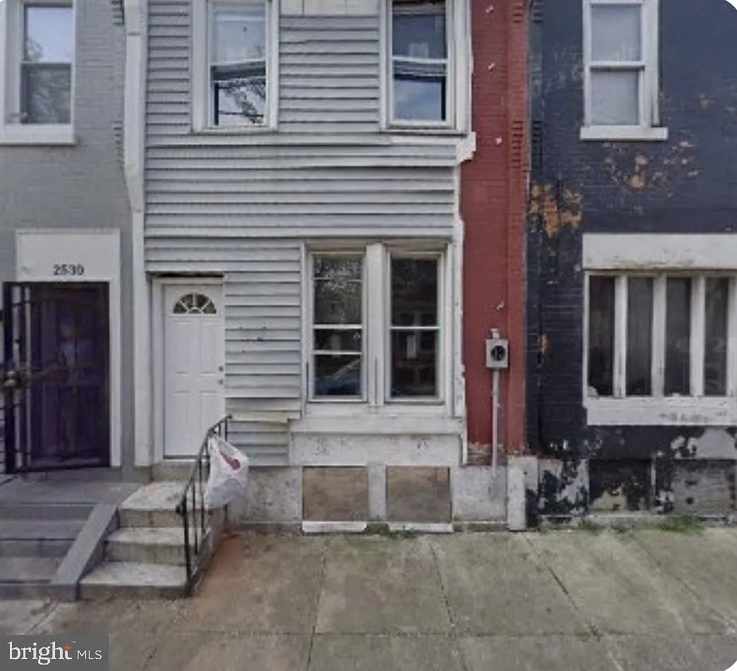 2532 W Silver St photo 1