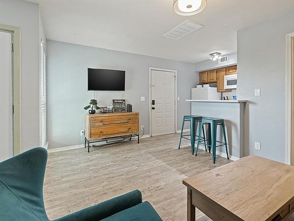 4th image of 11510 N May Ave #B304