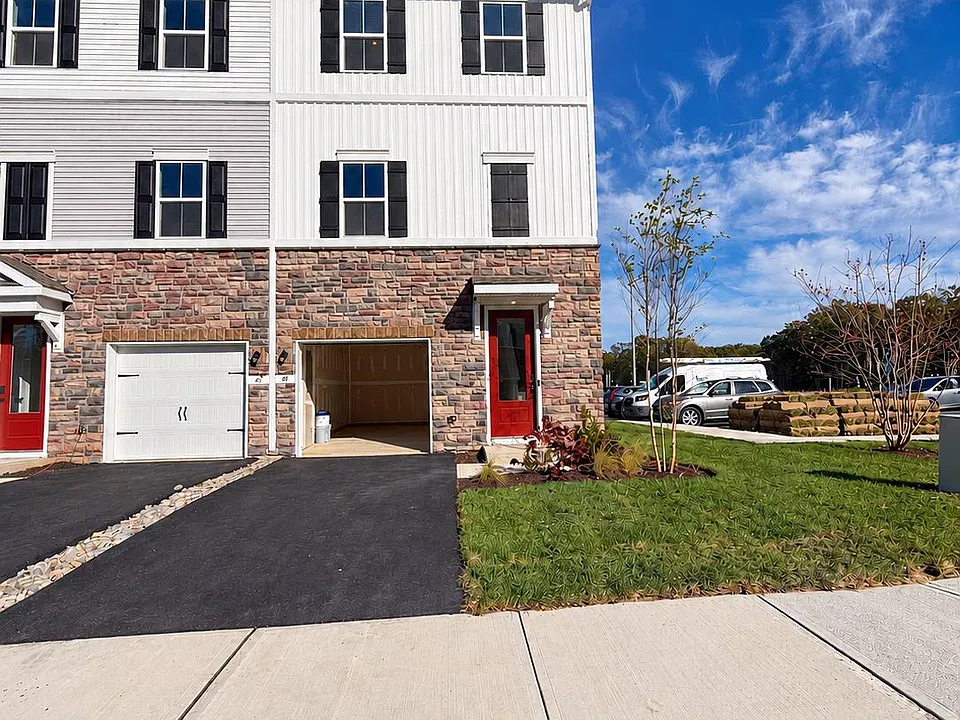 49 Silverbell Ave